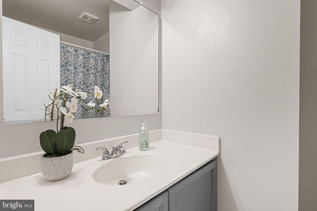 3711 FOXFIELD LN, Fairfax, VA 22033