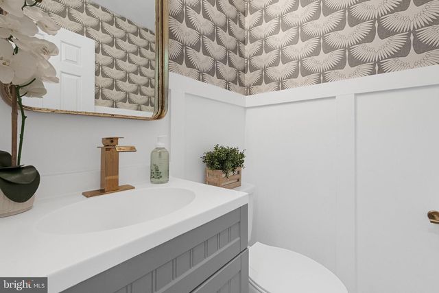 3711 FOXFIELD LN, Fairfax, VA 22033