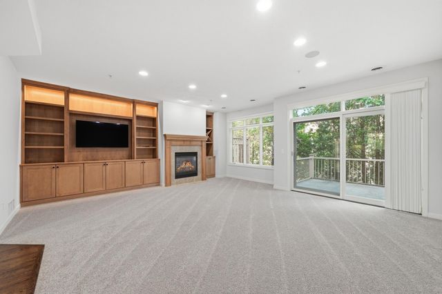 635 Willoughby Way W, Minnetonka, MN 55305