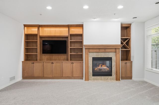635 Willoughby Way W, Minnetonka, MN 55305