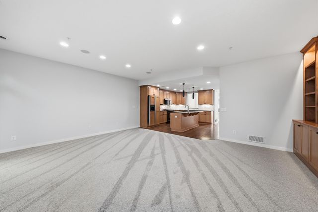 635 Willoughby Way W, Minnetonka, MN 55305