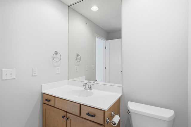 635 Willoughby Way W, Minnetonka, MN 55305