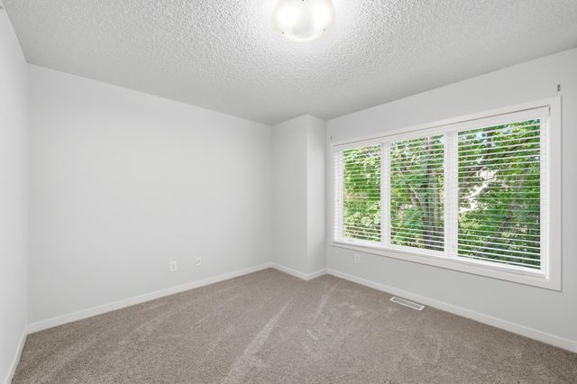 635 Willoughby Way W, Minnetonka, MN 55305