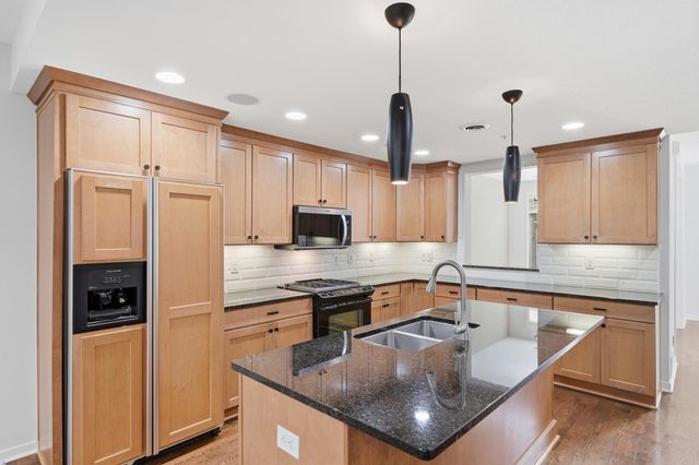 635 Willoughby Way W, Minnetonka, MN 55305