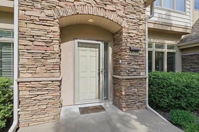635 Willoughby Way W, Minnetonka, MN 55305