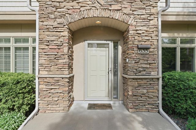635 Willoughby Way W, Minnetonka, MN 55305