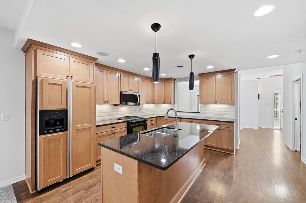 635 Willoughby Way W, Minnetonka, MN 55305 — photo 2