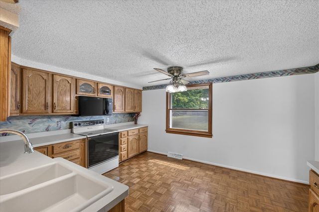 6162 Sandy Lane, Burton, MI 48519