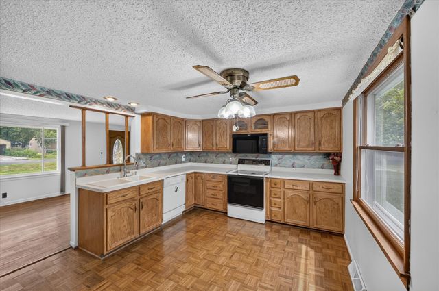 6162 Sandy Lane, Burton, MI 48519