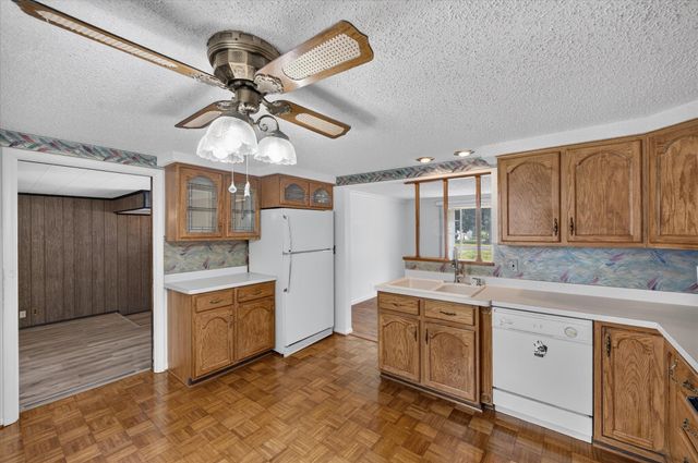 6162 Sandy Lane, Burton, MI 48519