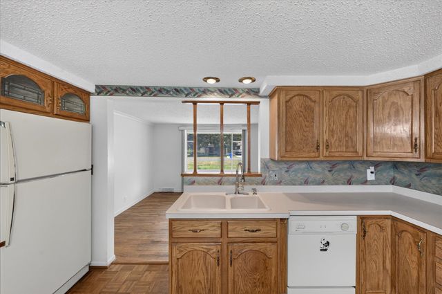6162 Sandy Lane, Burton, MI 48519
