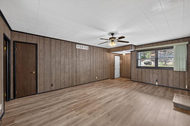 6162 Sandy Lane, Burton, MI 48519