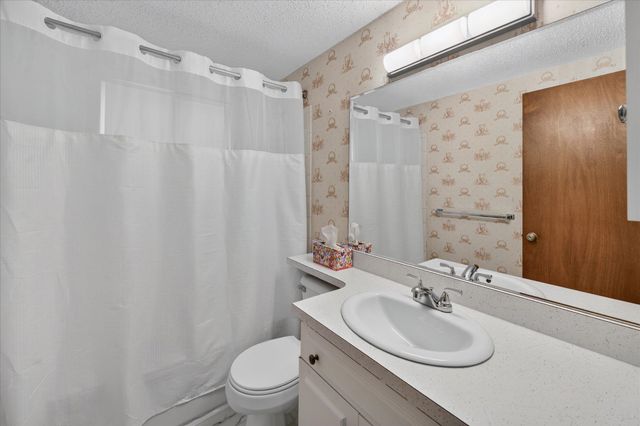 6162 Sandy Lane, Burton, MI 48519