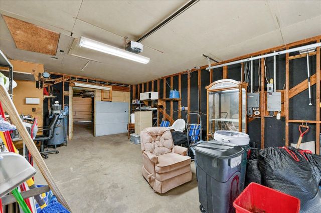 6162 Sandy Lane, Burton, MI 48519