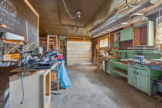 6162 Sandy Lane, Burton, MI 48519
