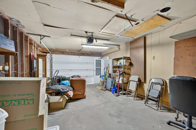 6162 Sandy Lane, Burton, MI 48519