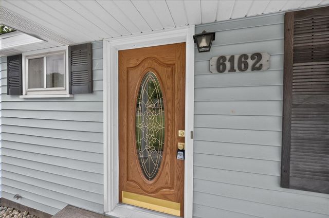 6162 Sandy Lane, Burton, MI 48519