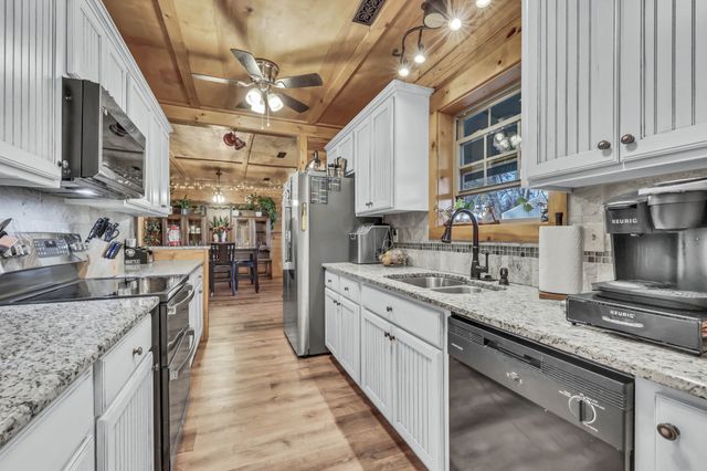 214 Eastside Dr, White House, TN 37188