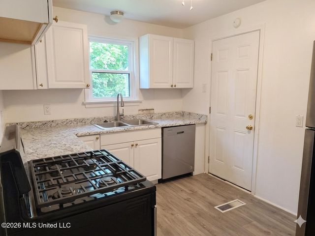 1215 Lawnview Place, Jackson, MS 39203