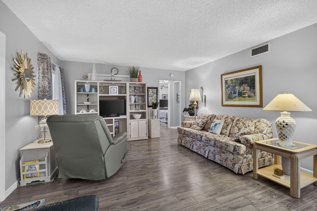 3625 LA AIRES Court C-1, Greenacres, FL 33463