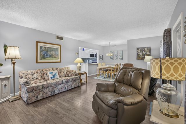 3625 LA AIRES Court C-1, Greenacres, FL 33463