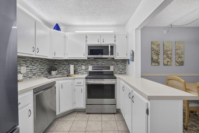 3625 LA AIRES Court C-1, Greenacres, FL 33463