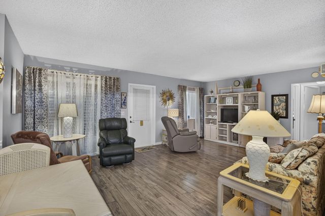 3625 LA AIRES Court C-1, Greenacres, FL 33463