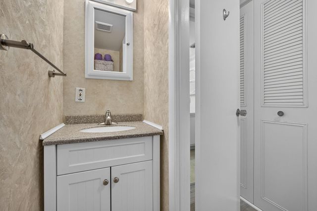3625 LA AIRES Court C-1, Greenacres, FL 33463