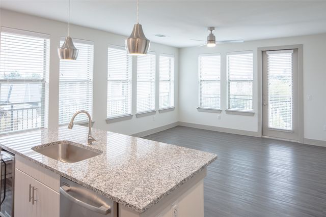 3383 Cedarplaza Lane 2206, Dallas, TX 75235