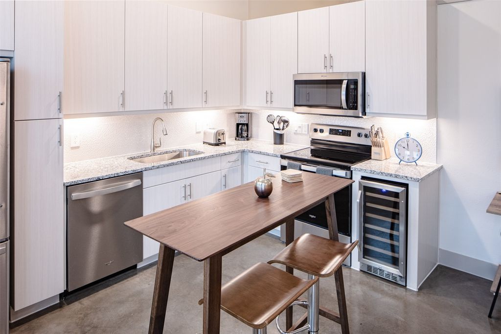 3383 Cedarplaza Lane 2206, Dallas, TX 75235
