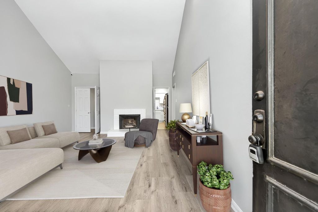 2100 Tanglewilde Street 312, Houston, TX 77063