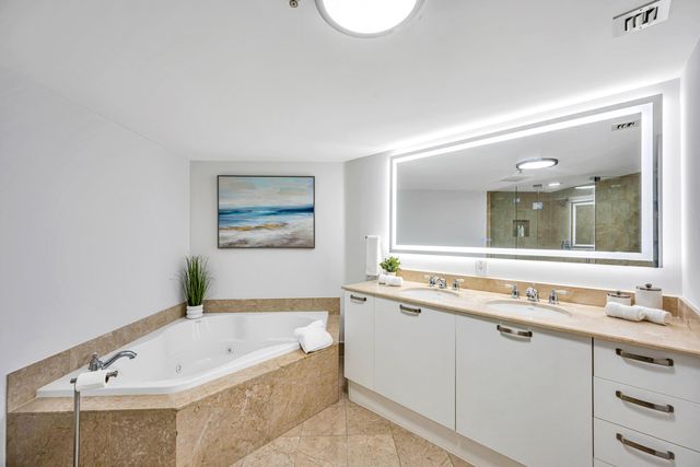 2011 N Ocean Boulevard 405, Fort Lauderdale, FL 33305