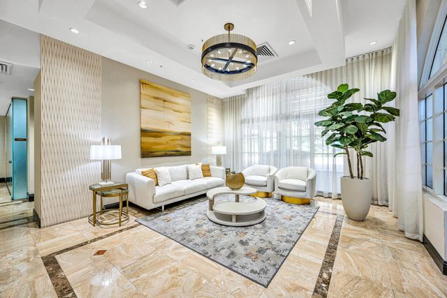 2011 N Ocean Boulevard 405, Fort Lauderdale, FL 33305