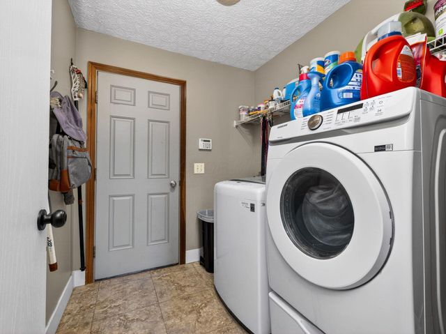 1897 Iris Court, Grove City, OH 43123
