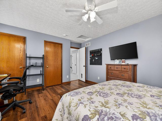 1897 Iris Court, Grove City, OH 43123