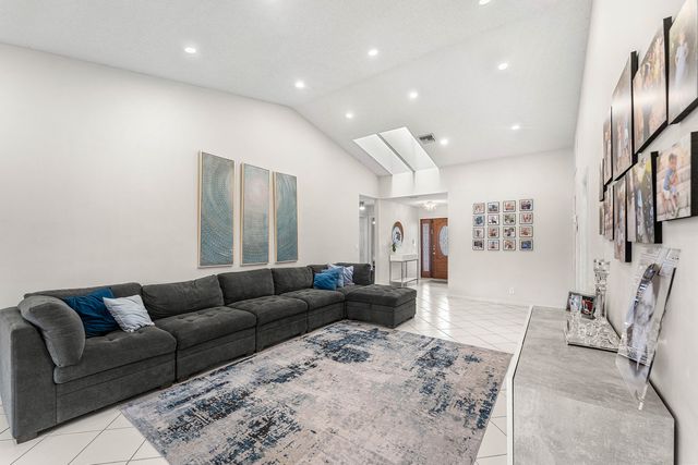 7587 Solimar Circle, Boca Raton, FL 33433