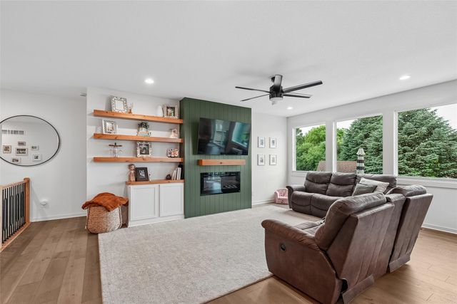 4708 90th Street, Urbandale, IA 50322