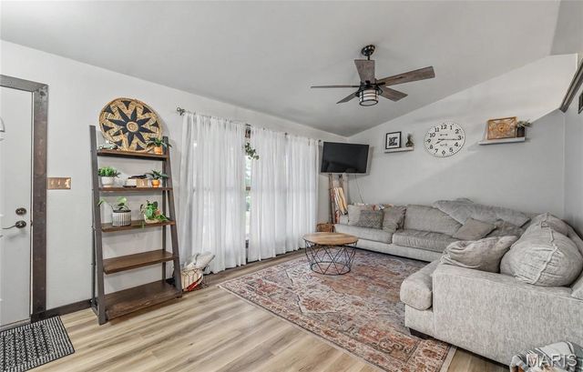 227 Robin Court, Bourbon, MO 65441