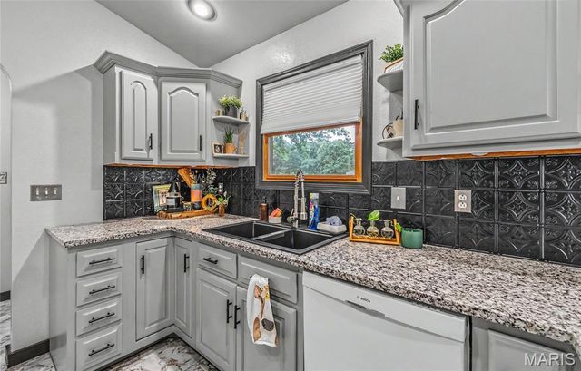 227 Robin Court, Bourbon, MO 65441