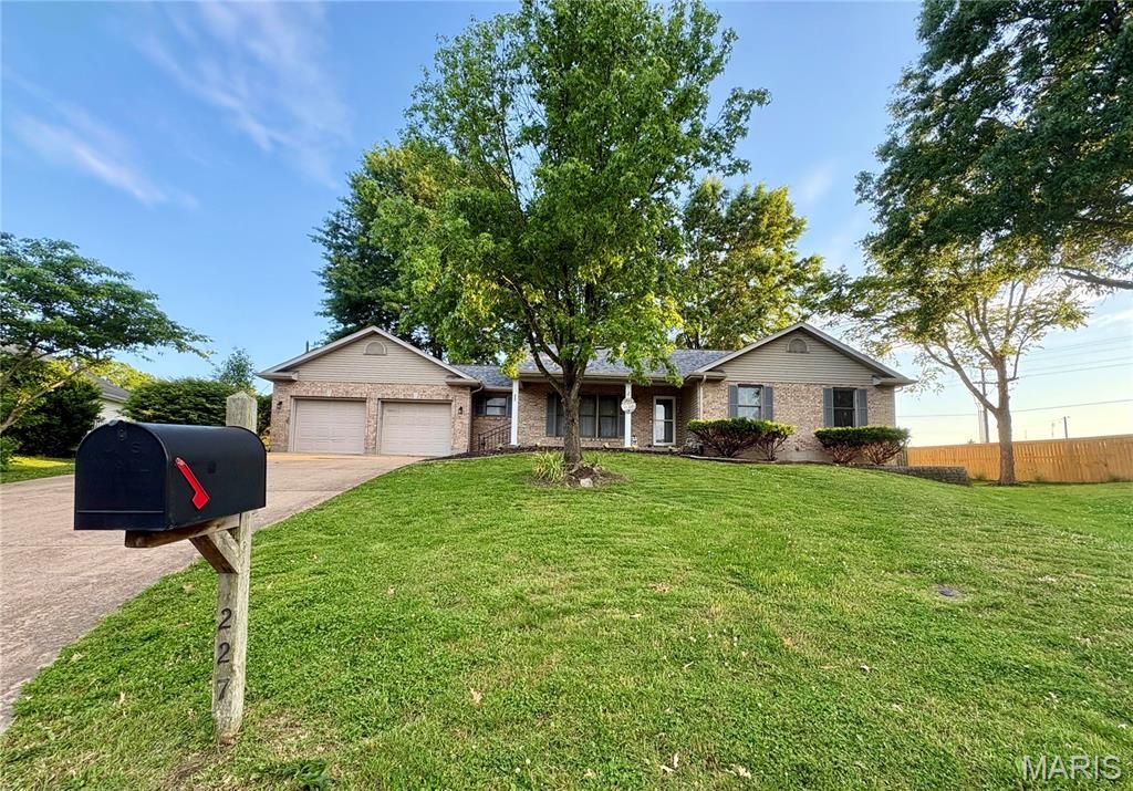227 Robin Court, Bourbon, MO 65441