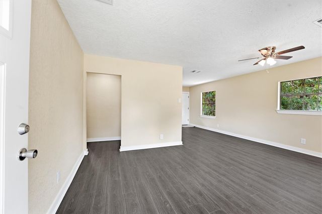 7038 Gillen Street, Hockley, TX 77087