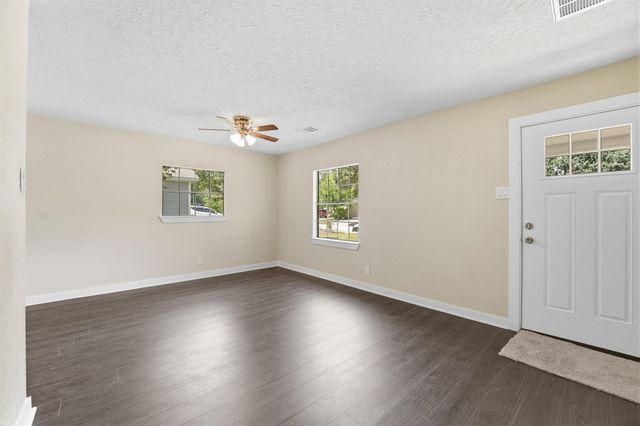 7038 Gillen Street, Hockley, TX 77087