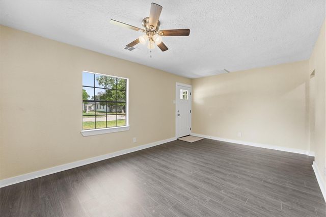 7038 Gillen Street, Hockley, TX 77087