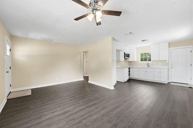 7038 Gillen Street, Hockley, TX 77087
