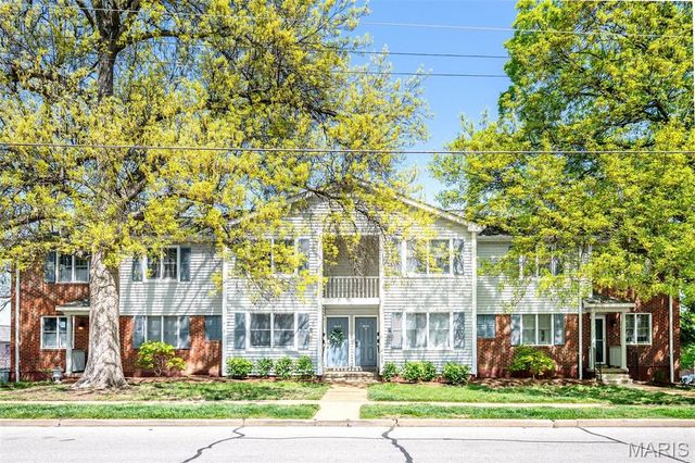9039 W Swan Circle, Brentwood, MO 63144