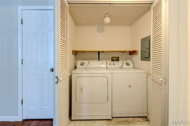 9039 W Swan Circle, Brentwood, MO 63144
