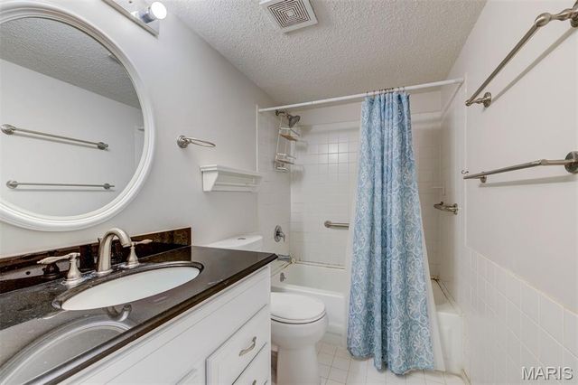9039 W Swan Circle, Brentwood, MO 63144