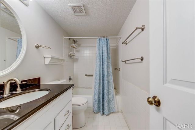 9039 W Swan Circle, Brentwood, MO 63144