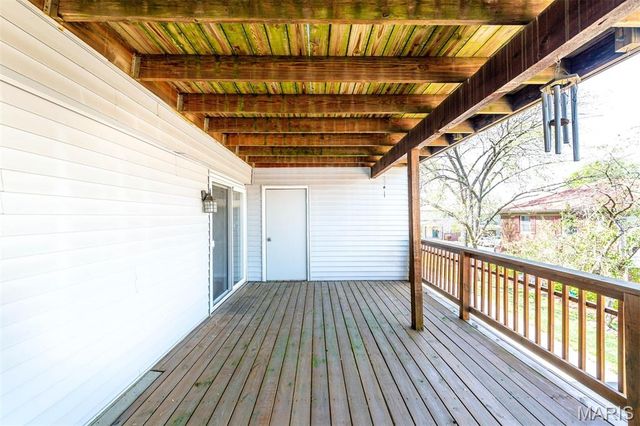 9039 W Swan Circle, Brentwood, MO 63144