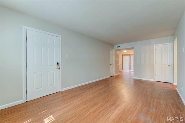 9039 W Swan Circle, Brentwood, MO 63144